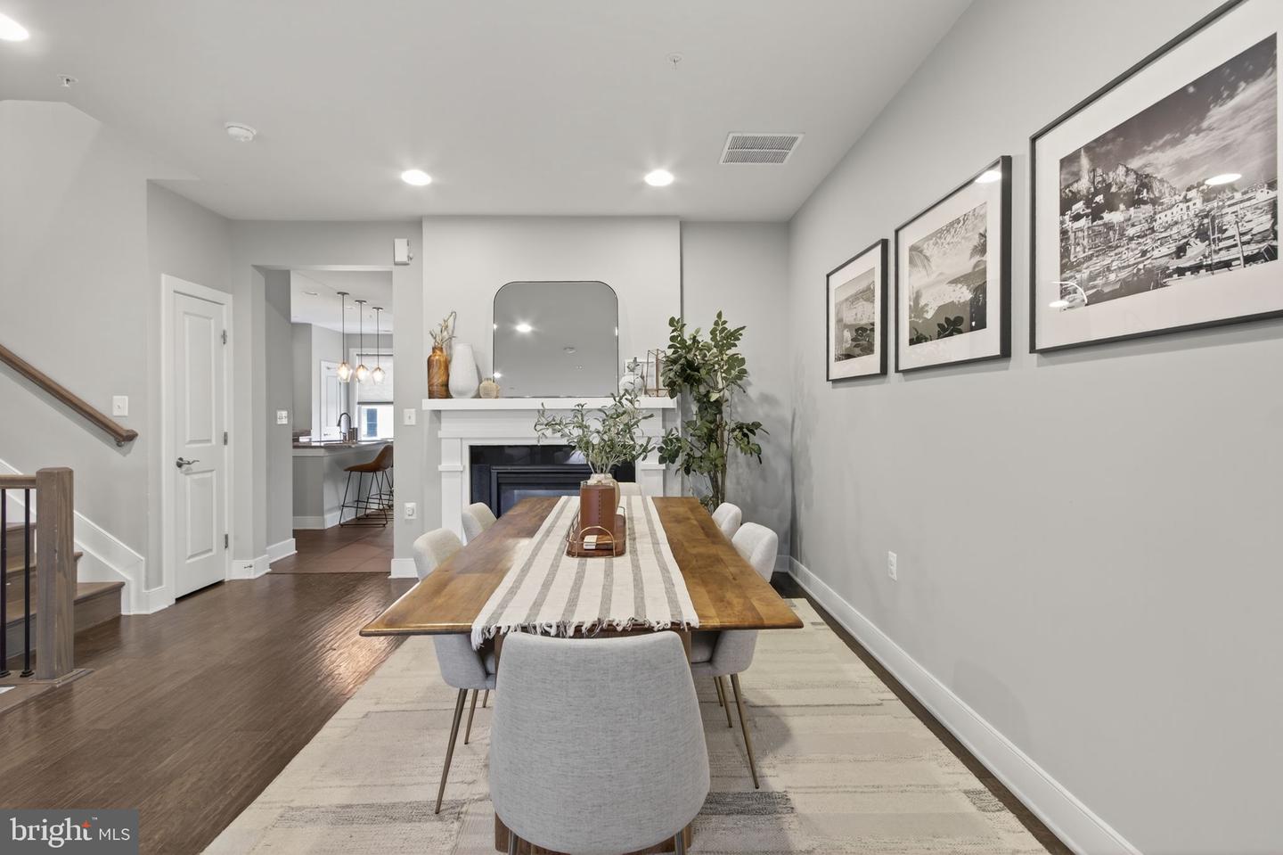 1910 POTOMAC AVE #102, ALEXANDRIA, Virginia 22301, 3 Bedrooms Bedrooms, 6 Rooms Rooms,2 BathroomsBathrooms,Residential,For sale,1910 POTOMAC AVE #102,VAAX2048314 MLS # VAAX2048314
