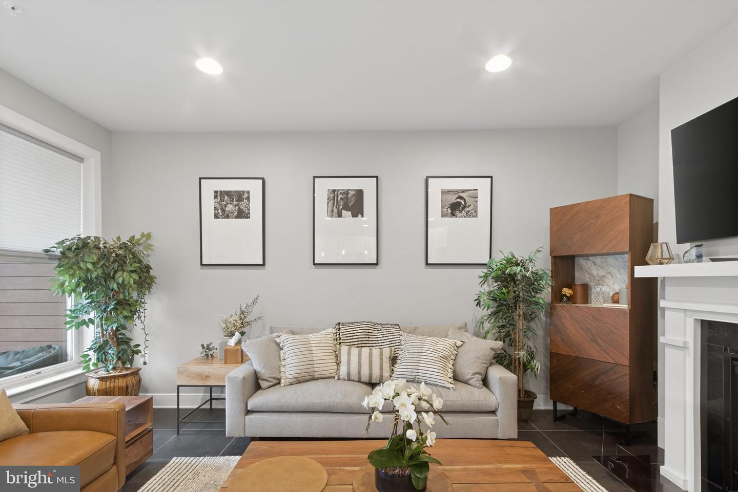 1910 POTOMAC AVE #102, ALEXANDRIA, Virginia 22301, 3 Bedrooms Bedrooms, 6 Rooms Rooms,2 BathroomsBathrooms,Residential,For sale,1910 POTOMAC AVE #102,VAAX2048314 MLS # VAAX2048314