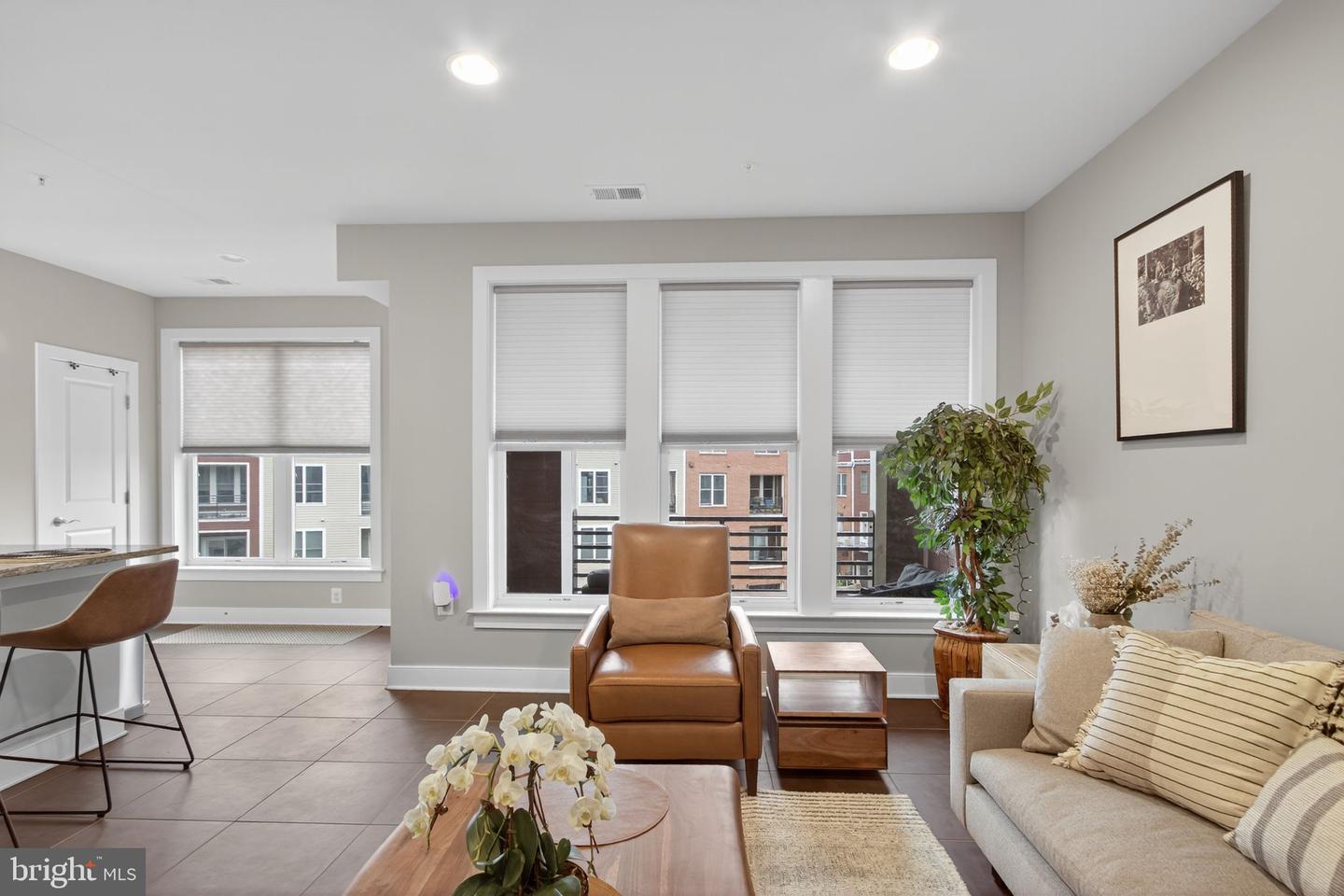 1910 POTOMAC AVE #102, ALEXANDRIA, Virginia 22301, 3 Bedrooms Bedrooms, 6 Rooms Rooms,2 BathroomsBathrooms,Residential,For sale,1910 POTOMAC AVE #102,VAAX2048314 MLS # VAAX2048314