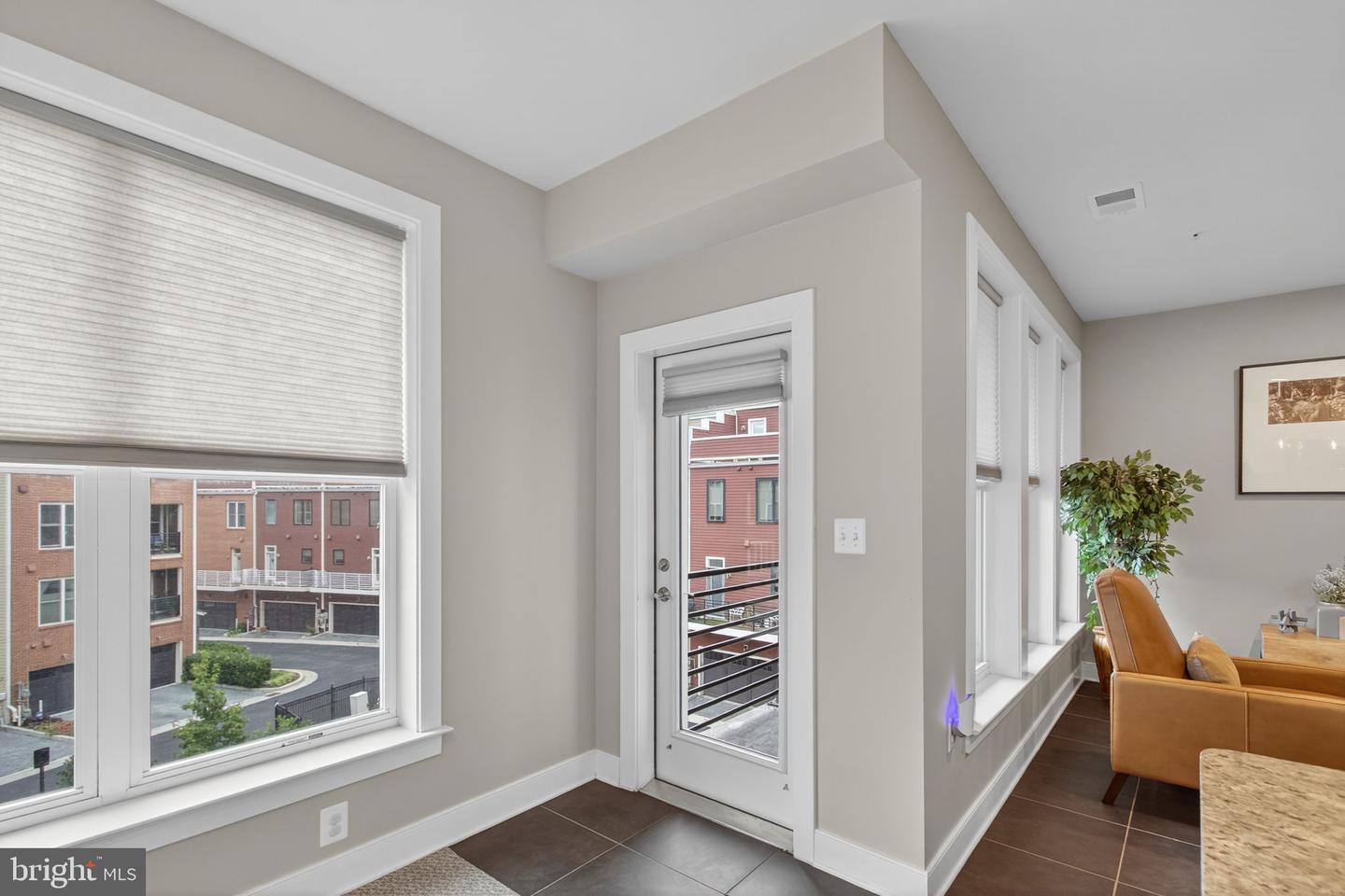 1910 POTOMAC AVE #102, ALEXANDRIA, Virginia 22301, 3 Bedrooms Bedrooms, 6 Rooms Rooms,2 BathroomsBathrooms,Residential,For sale,1910 POTOMAC AVE #102,VAAX2048314 MLS # VAAX2048314