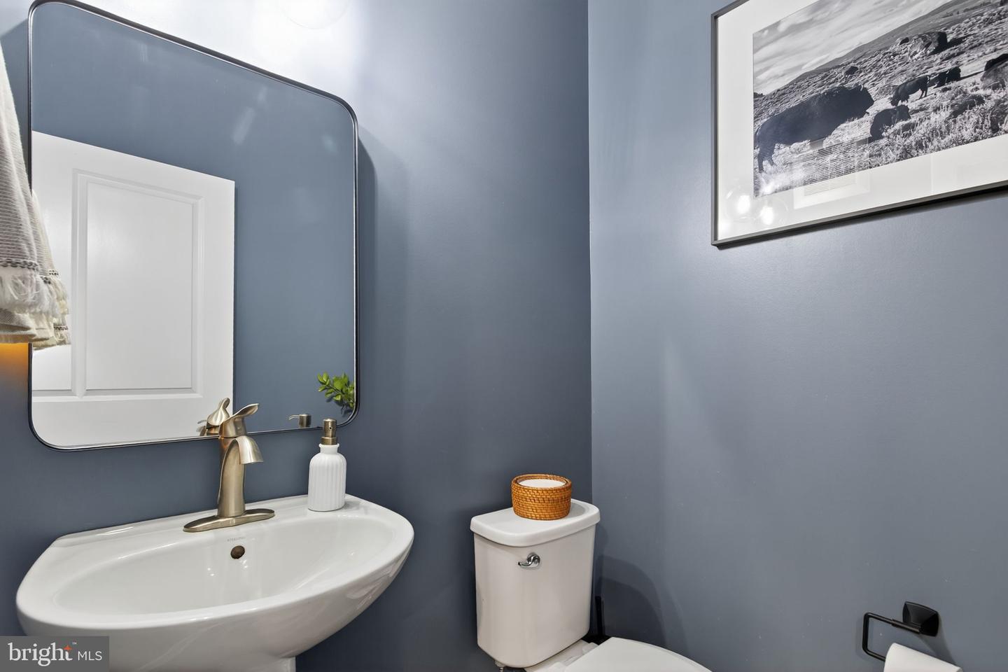 1910 POTOMAC AVE #102, ALEXANDRIA, Virginia 22301, 3 Bedrooms Bedrooms, 6 Rooms Rooms,2 BathroomsBathrooms,Residential,For sale,1910 POTOMAC AVE #102,VAAX2048314 MLS # VAAX2048314