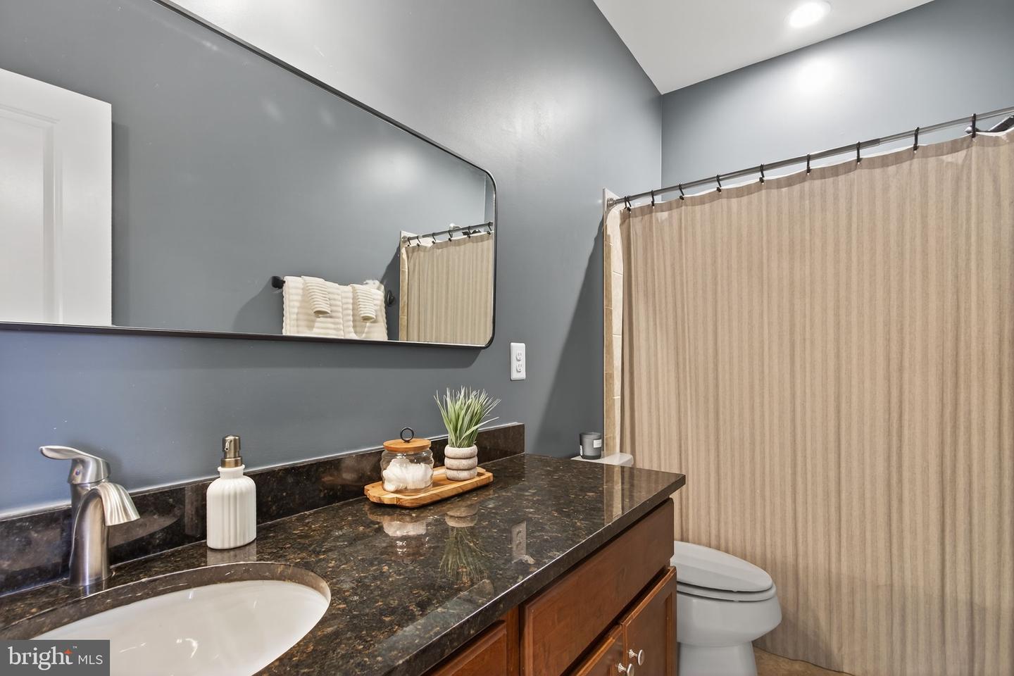 1910 POTOMAC AVE #102, ALEXANDRIA, Virginia 22301, 3 Bedrooms Bedrooms, 6 Rooms Rooms,2 BathroomsBathrooms,Residential,For sale,1910 POTOMAC AVE #102,VAAX2048314 MLS # VAAX2048314