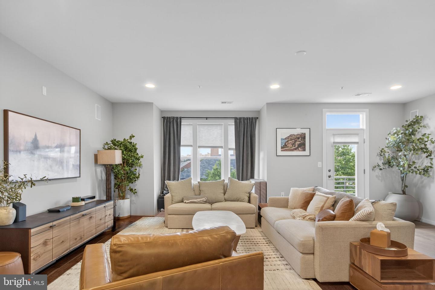 1910 POTOMAC AVE #102, ALEXANDRIA, Virginia 22301, 3 Bedrooms Bedrooms, 6 Rooms Rooms,2 BathroomsBathrooms,Residential,For sale,1910 POTOMAC AVE #102,VAAX2048314 MLS # VAAX2048314