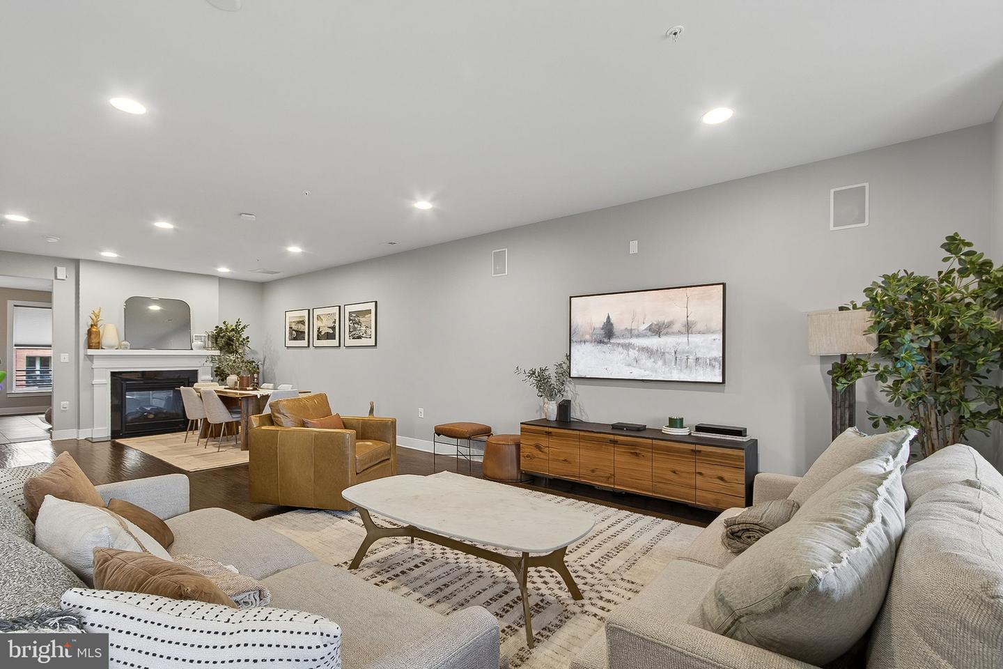 1910 POTOMAC AVE #102, ALEXANDRIA, Virginia 22301, 3 Bedrooms Bedrooms, 6 Rooms Rooms,2 BathroomsBathrooms,Residential,For sale,1910 POTOMAC AVE #102,VAAX2048314 MLS # VAAX2048314