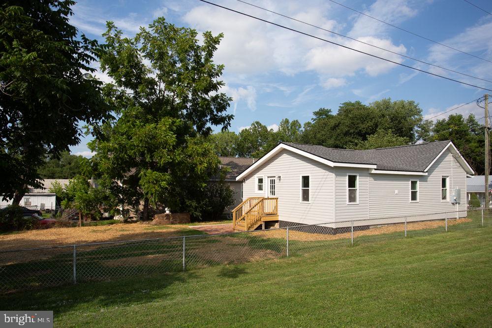 821 N BAYARD AVE, WAYNESBORO, Virginia 22980, 2 Bedrooms Bedrooms, ,1 BathroomBathrooms,Residential,For sale,821 N BAYARD AVE,VAWB2000188 MLS # VAWB2000188