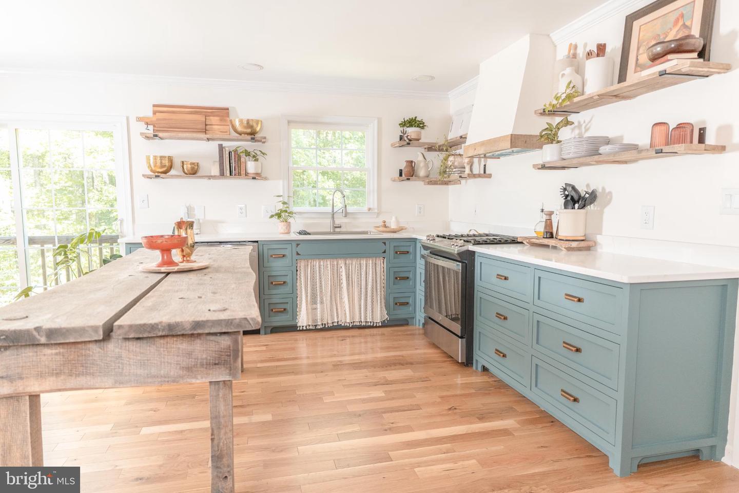 73 VILLAGE GROVE RD, FREDERICKSBURG, Virginia 22406, 6 Bedrooms Bedrooms, ,3 BathroomsBathrooms,Residential,For sale,73 VILLAGE GROVE RD,VAST2040270 MLS # VAST2040270