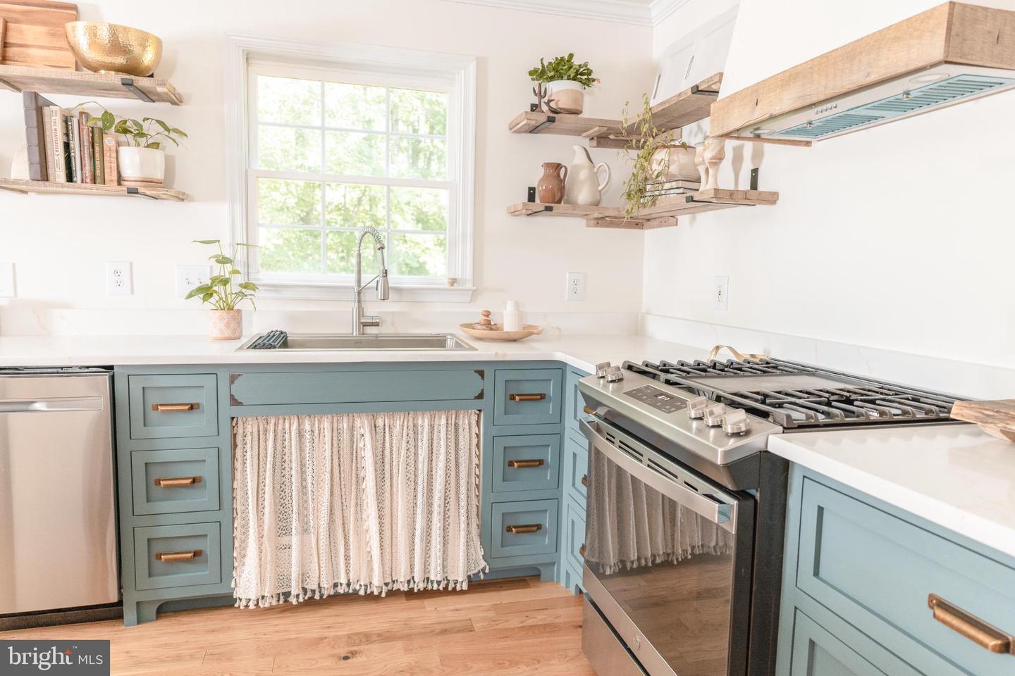 73 VILLAGE GROVE RD, FREDERICKSBURG, Virginia 22406, 6 Bedrooms Bedrooms, ,3 BathroomsBathrooms,Residential,For sale,73 VILLAGE GROVE RD,VAST2040270 MLS # VAST2040270