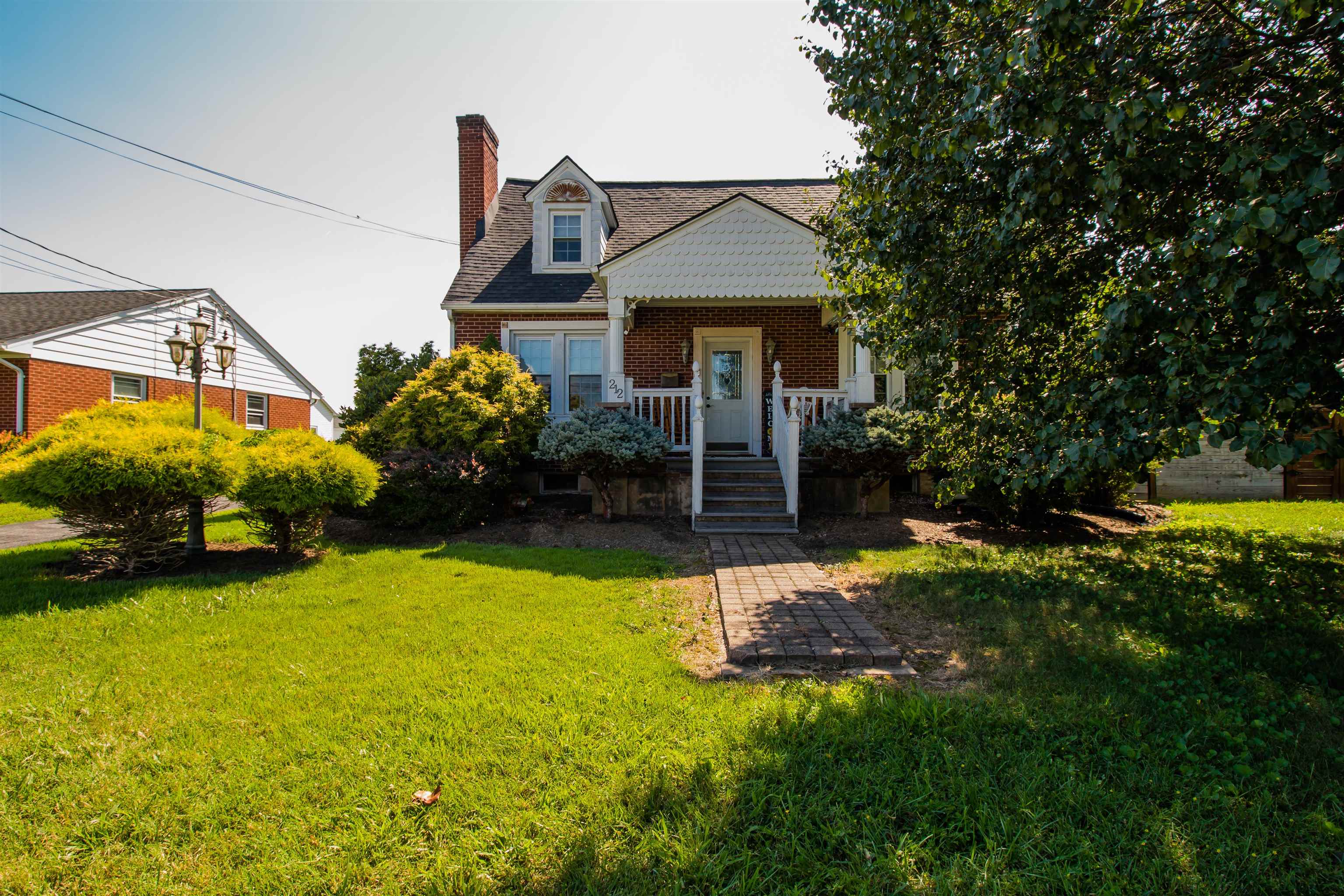 212 N STUART AVE, ELKTON, Virginia 22827, 3 Bedrooms Bedrooms, ,2 BathroomsBathrooms,Residential,212 N STUART AVE,668296 MLS # 668296