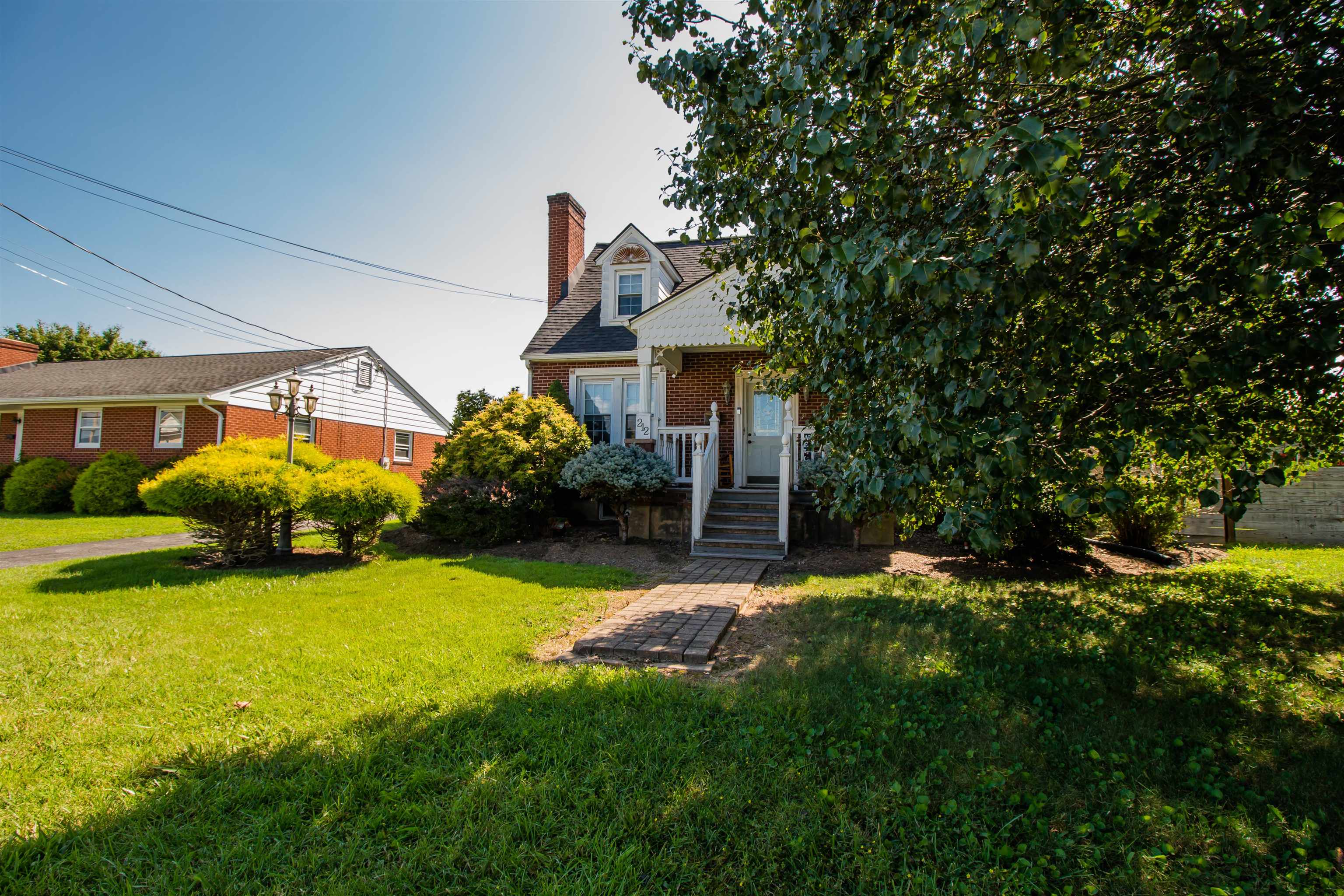 212 N STUART AVE, ELKTON, Virginia 22827, 3 Bedrooms Bedrooms, ,2 BathroomsBathrooms,Residential,212 N STUART AVE,668296 MLS # 668296