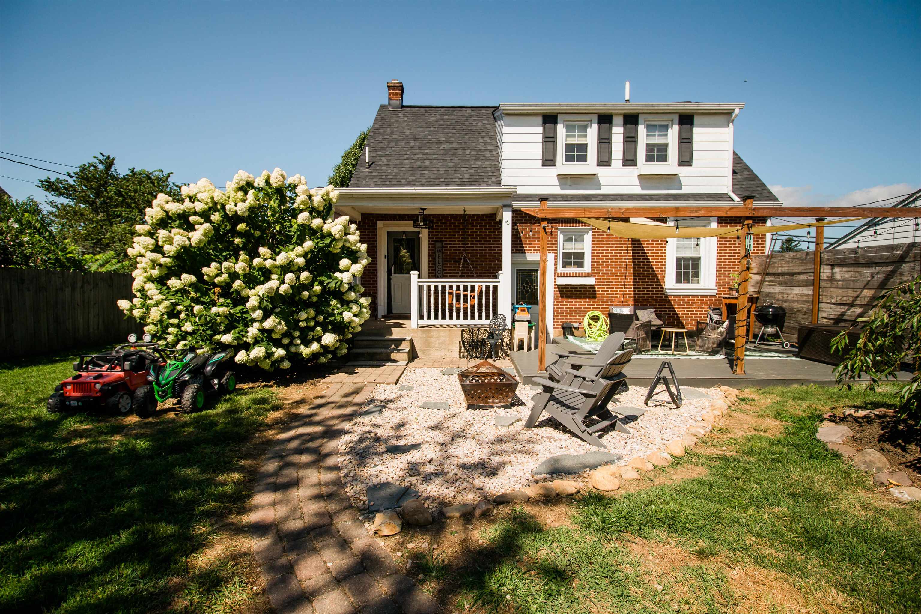 212 N STUART AVE, ELKTON, Virginia 22827, 3 Bedrooms Bedrooms, ,2 BathroomsBathrooms,Residential,212 N STUART AVE,668296 MLS # 668296