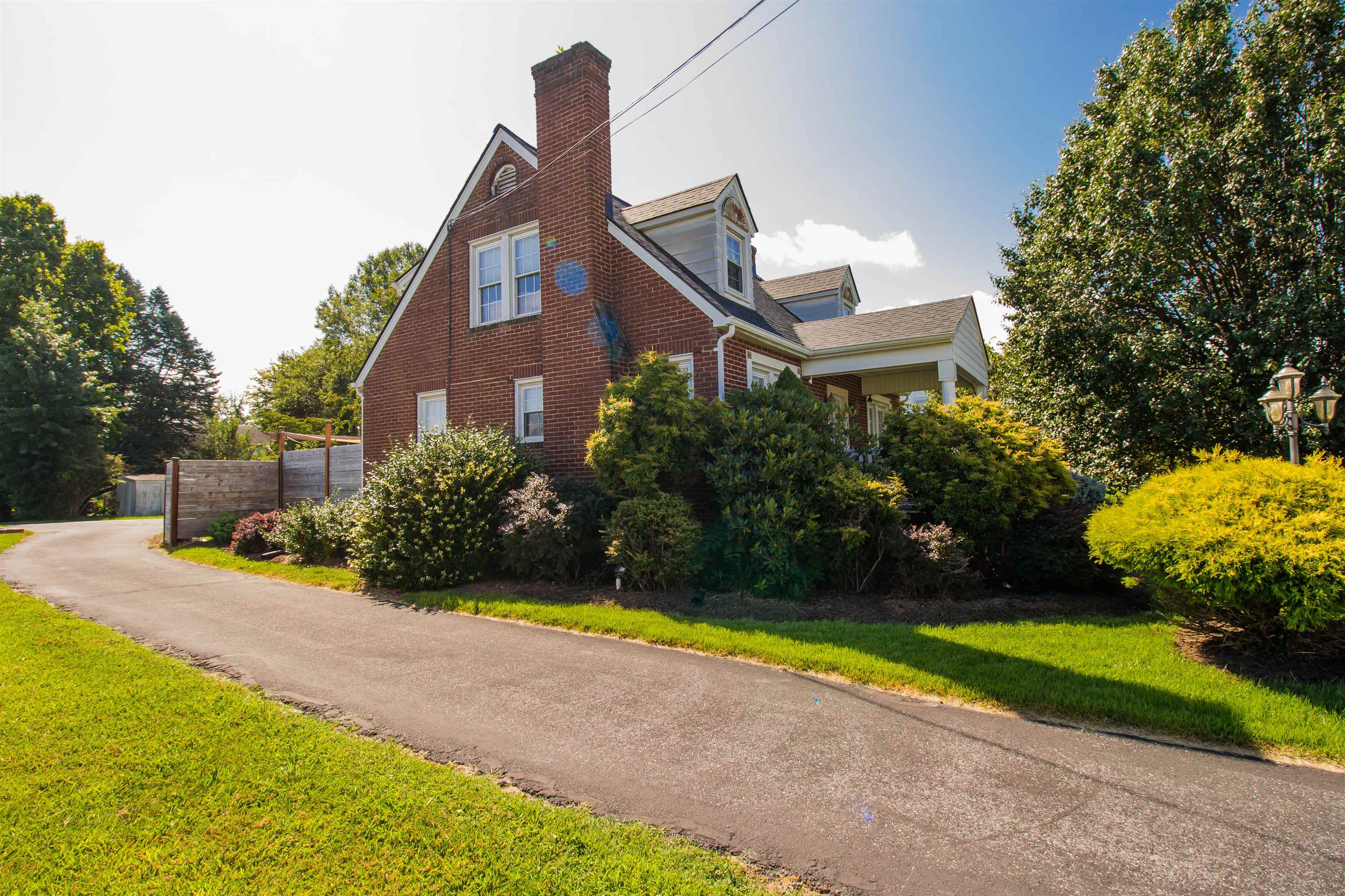 212 N STUART AVE, ELKTON, Virginia 22827, 3 Bedrooms Bedrooms, ,2 BathroomsBathrooms,Residential,212 N STUART AVE,668296 MLS # 668296