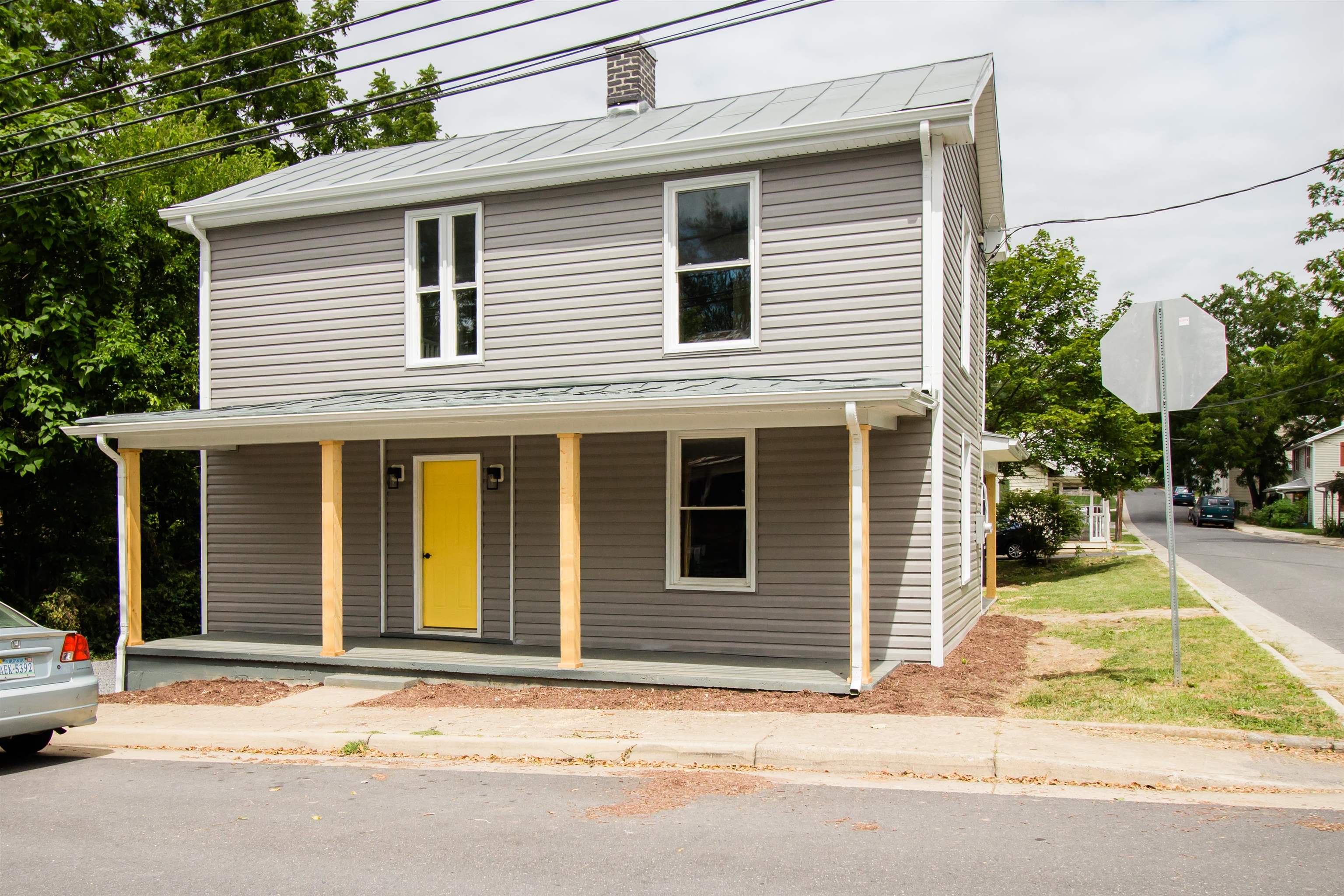 302 W BRUCE ST, HARRISONBURG, Virginia 22801, 3 Bedrooms Bedrooms, ,2 BathroomsBathrooms,Residential,302 W BRUCE ST,668301 MLS # 668301