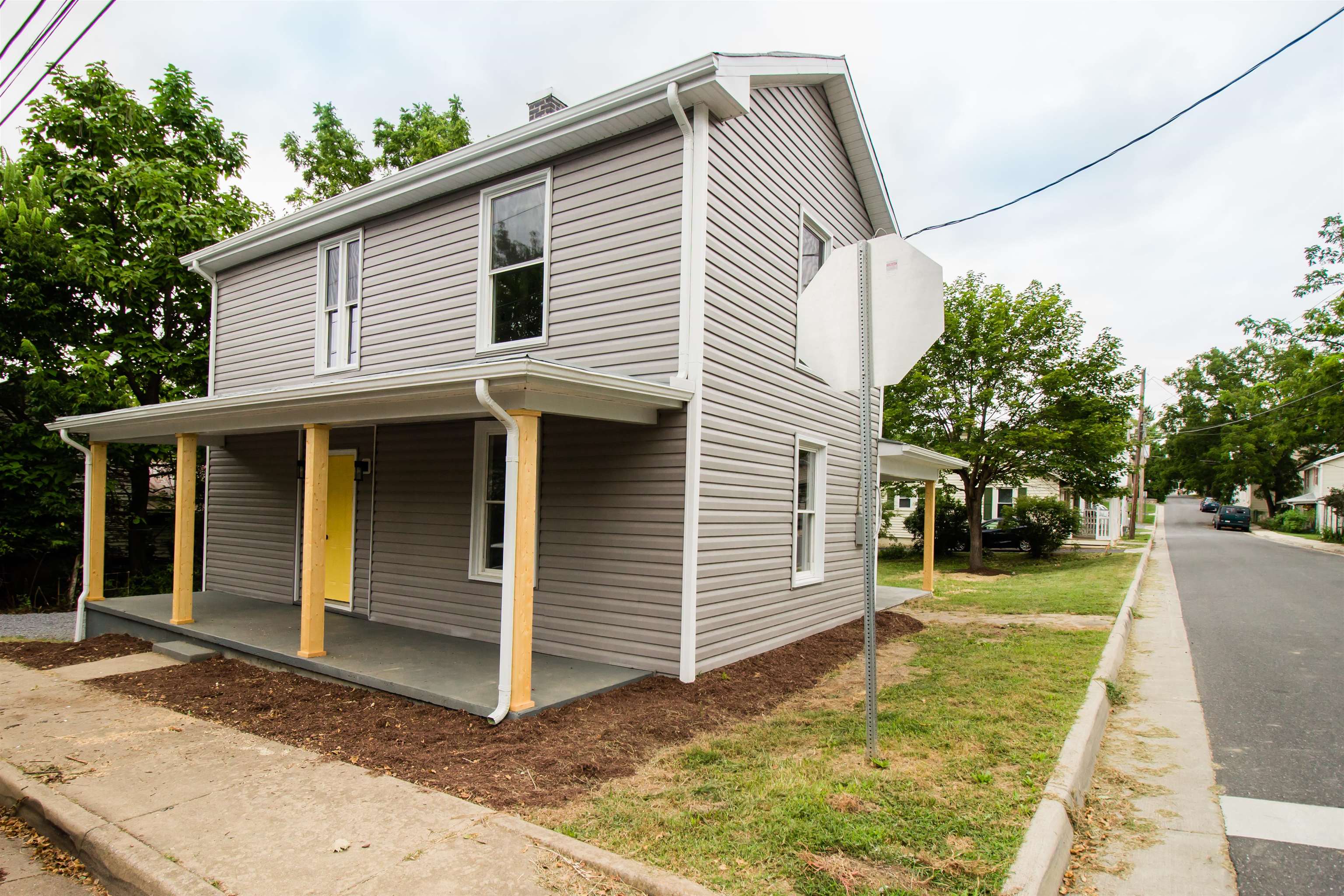 302 W BRUCE ST, HARRISONBURG, Virginia 22801, 3 Bedrooms Bedrooms, ,2 BathroomsBathrooms,Residential,302 W BRUCE ST,668301 MLS # 668301