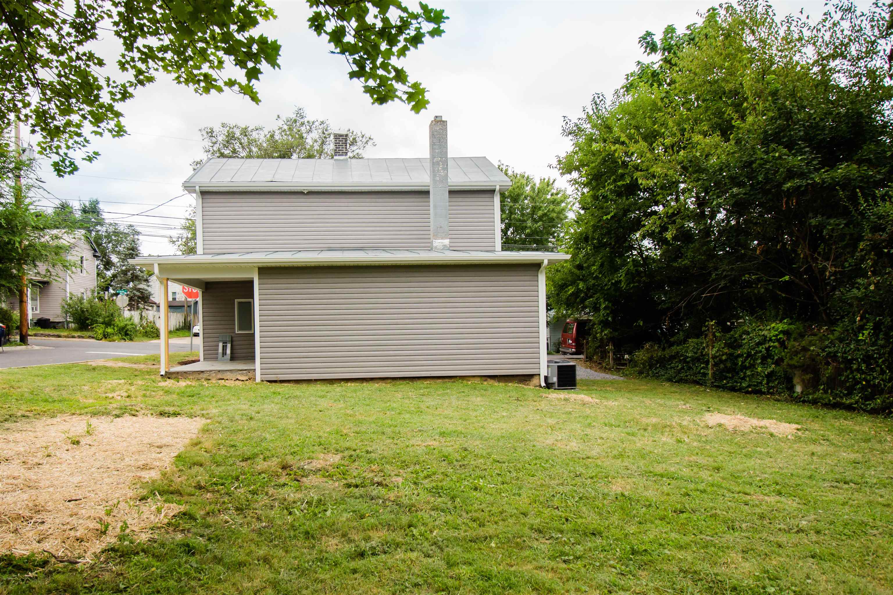 302 W BRUCE ST, HARRISONBURG, Virginia 22801, 3 Bedrooms Bedrooms, ,2 BathroomsBathrooms,Residential,302 W BRUCE ST,668301 MLS # 668301