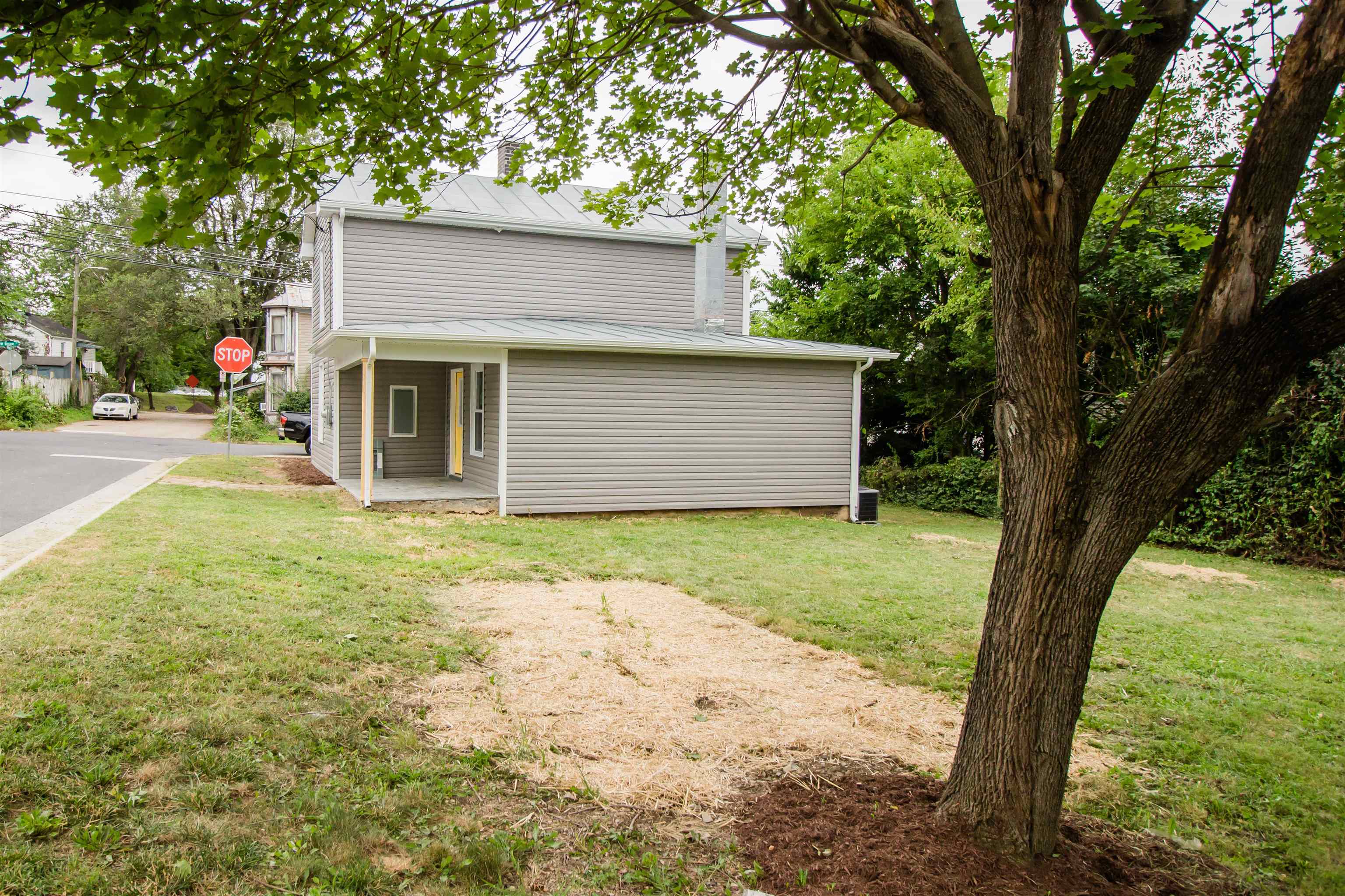 302 W BRUCE ST, HARRISONBURG, Virginia 22801, 3 Bedrooms Bedrooms, ,2 BathroomsBathrooms,Residential,302 W BRUCE ST,668301 MLS # 668301