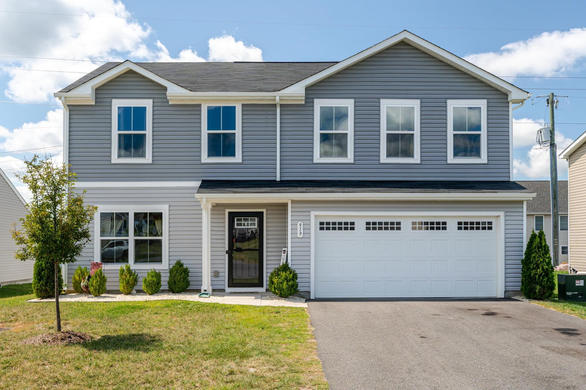 919 MACON AVE, GROTTOES, Virginia 24441, 4 Bedrooms Bedrooms, ,2 BathroomsBathrooms,Residential,919 MACON AVE,668309 MLS # 668309