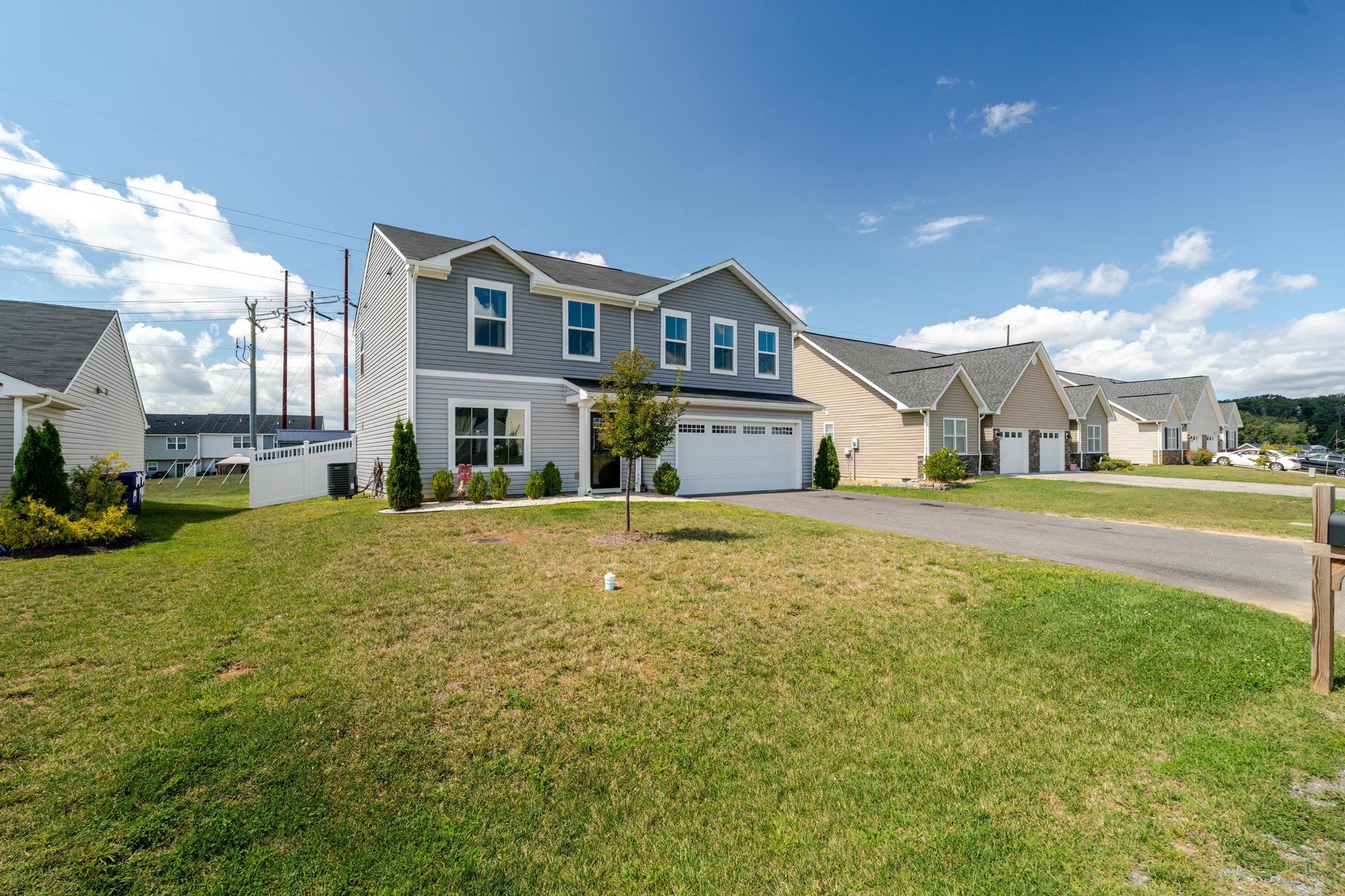 919 MACON AVE, GROTTOES, Virginia 24441, 4 Bedrooms Bedrooms, ,2 BathroomsBathrooms,Residential,919 MACON AVE,668309 MLS # 668309