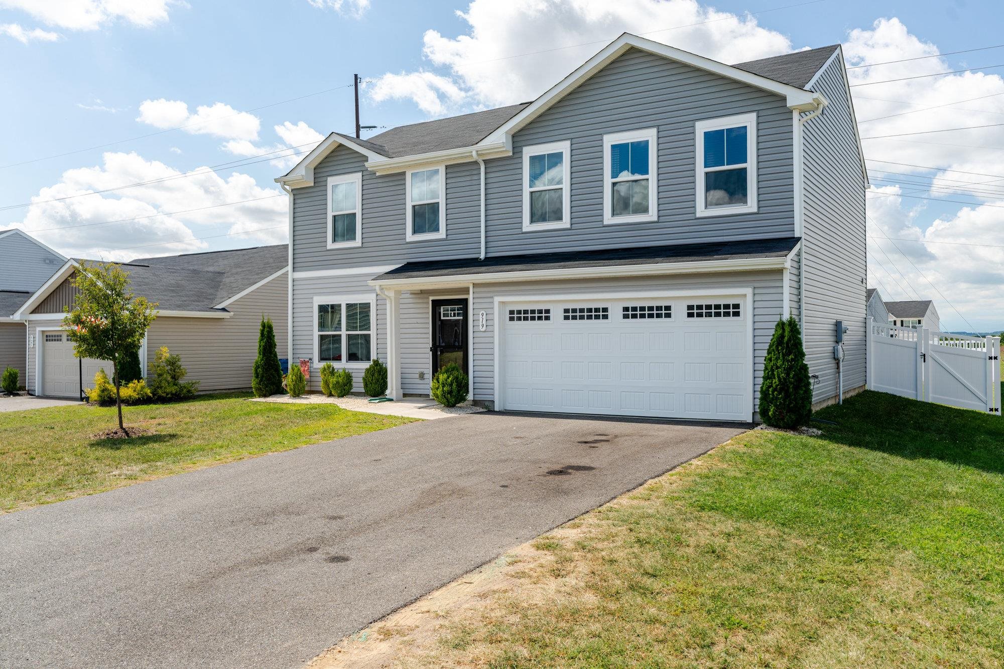 919 MACON AVE, GROTTOES, Virginia 24441, 4 Bedrooms Bedrooms, ,2 BathroomsBathrooms,Residential,919 MACON AVE,668309 MLS # 668309