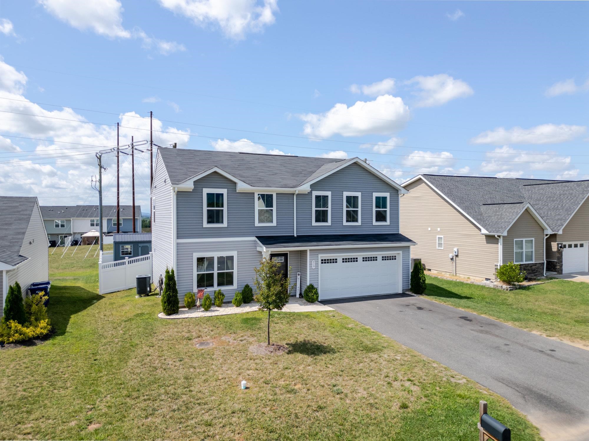 919 MACON AVE, GROTTOES, Virginia 24441, 4 Bedrooms Bedrooms, ,2 BathroomsBathrooms,Residential,919 MACON AVE,668309 MLS # 668309