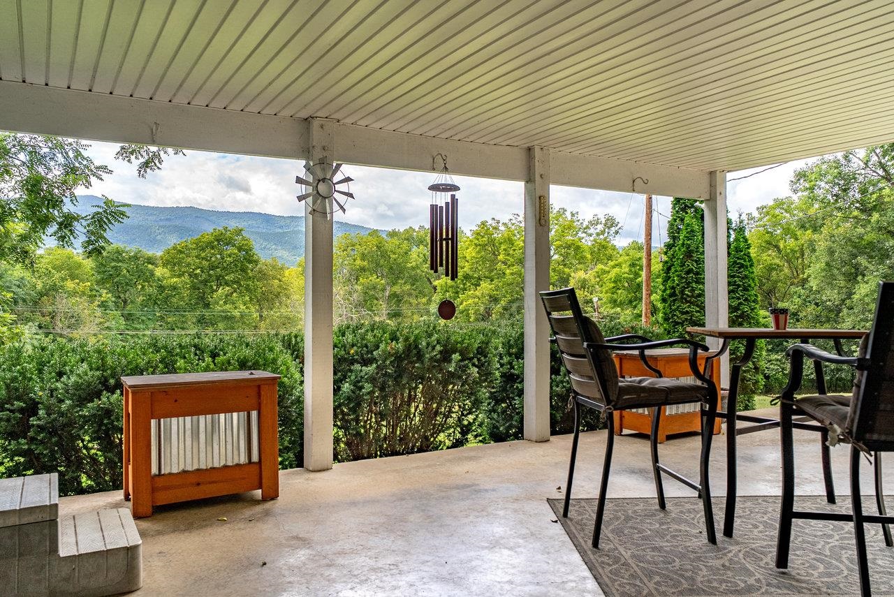 290 SHENANDOAH RIVER RD, SHENANDOAH, Virginia 22849, 2 Bedrooms Bedrooms, ,1 BathroomBathrooms,Residential,290 SHENANDOAH RIVER RD,668310 MLS # 668310