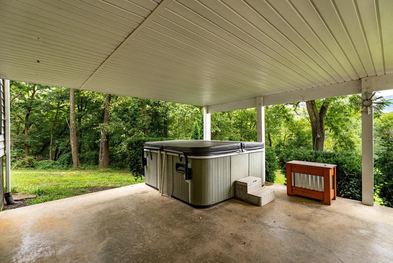 290 SHENANDOAH RIVER RD, SHENANDOAH, Virginia 22849, 2 Bedrooms Bedrooms, ,1 BathroomBathrooms,Residential,290 SHENANDOAH RIVER RD,668310 MLS # 668310
