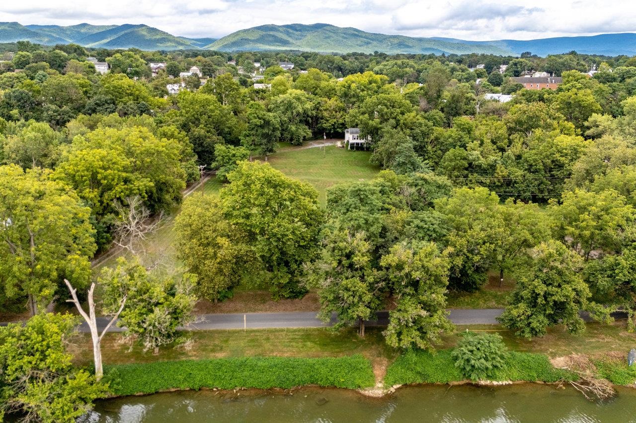 290 SHENANDOAH RIVER RD, SHENANDOAH, Virginia 22849, 2 Bedrooms Bedrooms, ,1 BathroomBathrooms,Residential,290 SHENANDOAH RIVER RD,668310 MLS # 668310