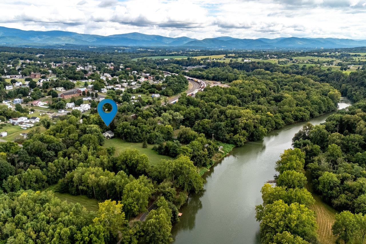 290 SHENANDOAH RIVER RD, SHENANDOAH, Virginia 22849, 2 Bedrooms Bedrooms, ,1 BathroomBathrooms,Residential,290 SHENANDOAH RIVER RD,668310 MLS # 668310