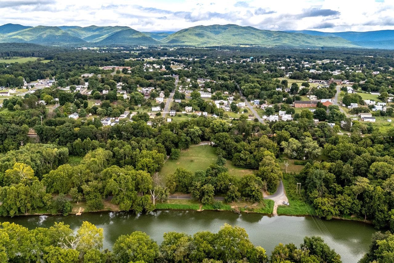 290 SHENANDOAH RIVER RD, SHENANDOAH, Virginia 22849, 2 Bedrooms Bedrooms, ,1 BathroomBathrooms,Residential,290 SHENANDOAH RIVER RD,668310 MLS # 668310