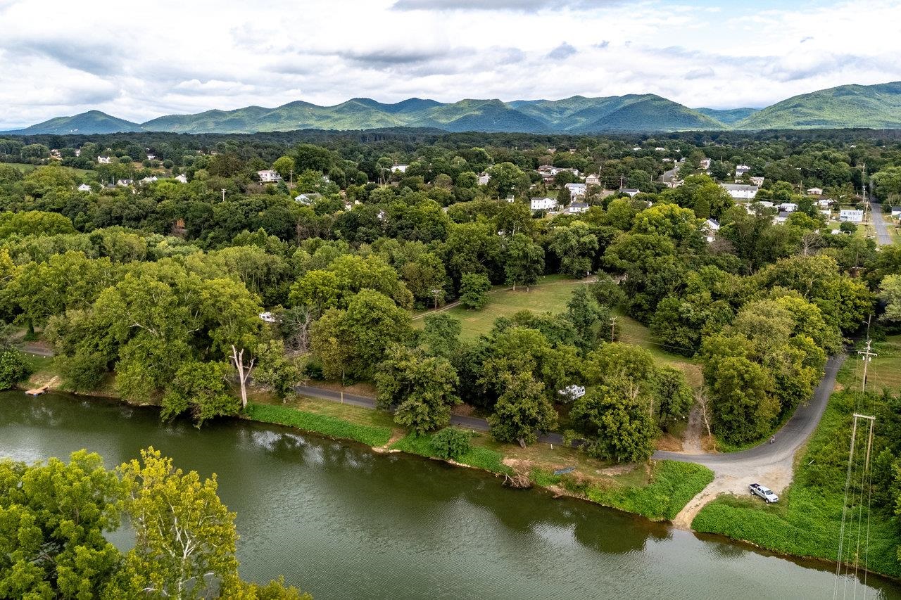 290 SHENANDOAH RIVER RD, SHENANDOAH, Virginia 22849, 2 Bedrooms Bedrooms, ,1 BathroomBathrooms,Residential,290 SHENANDOAH RIVER RD,668310 MLS # 668310