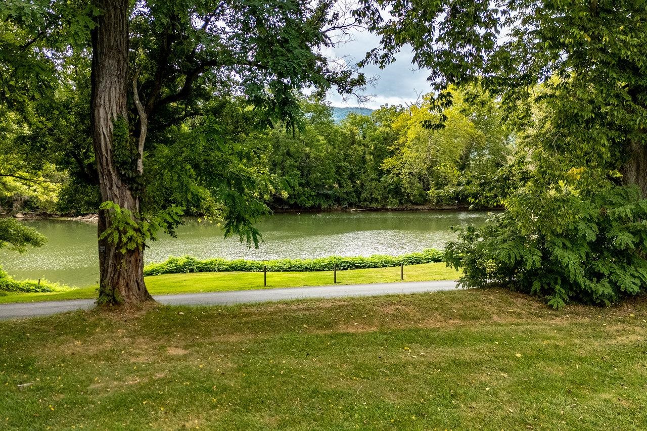 290 SHENANDOAH RIVER RD, SHENANDOAH, Virginia 22849, 2 Bedrooms Bedrooms, ,1 BathroomBathrooms,Residential,290 SHENANDOAH RIVER RD,668310 MLS # 668310