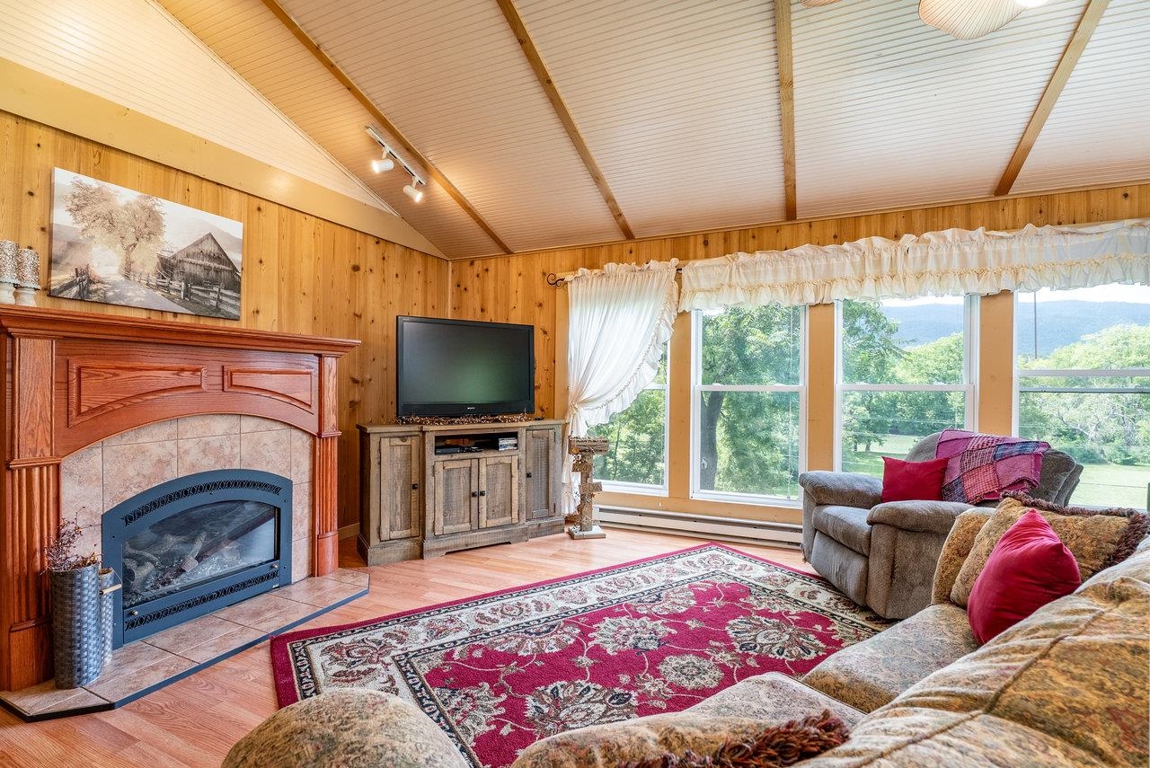 290 SHENANDOAH RIVER RD, SHENANDOAH, Virginia 22849, 2 Bedrooms Bedrooms, ,1 BathroomBathrooms,Residential,290 SHENANDOAH RIVER RD,668310 MLS # 668310