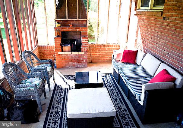 37116 SNICKERSVILLE TPKE, PURCELLVILLE, Virginia 20132, 4 Bedrooms Bedrooms, ,2 BathroomsBathrooms,Residential,For sale,37116 SNICKERSVILLE TPKE,VALO2103930 MLS # VALO2103930