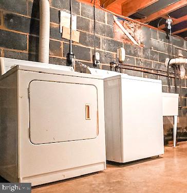 37116 SNICKERSVILLE TPKE, PURCELLVILLE, Virginia 20132, 4 Bedrooms Bedrooms, ,2 BathroomsBathrooms,Residential,For sale,37116 SNICKERSVILLE TPKE,VALO2103930 MLS # VALO2103930