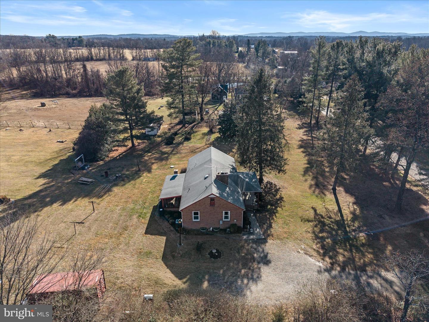 37116 SNICKERSVILLE TPKE, PURCELLVILLE, Virginia 20132, 4 Bedrooms Bedrooms, ,2 BathroomsBathrooms,Residential,For sale,37116 SNICKERSVILLE TPKE,VALO2103930 MLS # VALO2103930