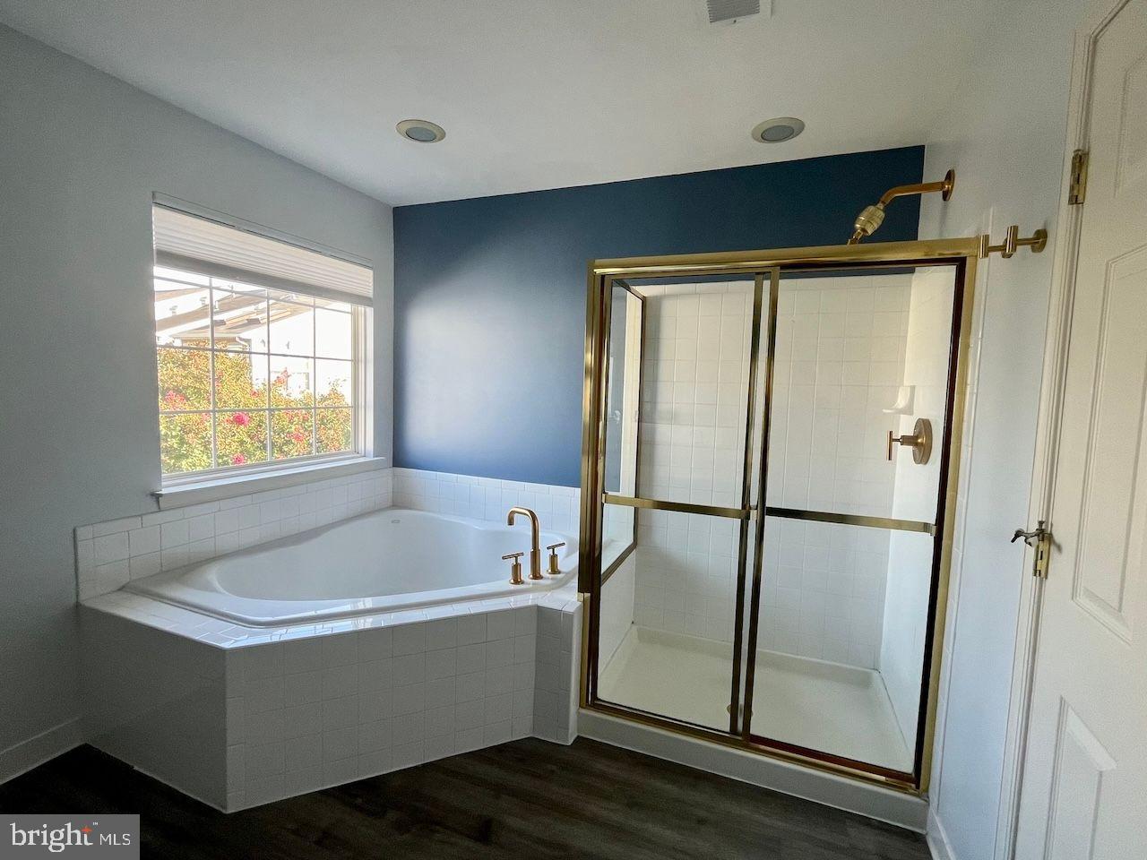 6169 CINNAMON CT, ALEXANDRIA, Virginia 22310, 4 Bedrooms Bedrooms, 11 Rooms Rooms,2 BathroomsBathrooms,Residential,For sale,6169 CINNAMON CT,VAFX2260924 MLS # VAFX2260924