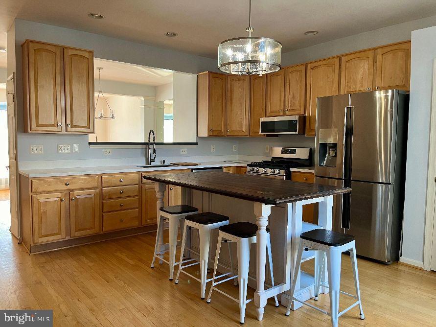 6169 CINNAMON CT, ALEXANDRIA, Virginia 22310, 4 Bedrooms Bedrooms, 11 Rooms Rooms,2 BathroomsBathrooms,Residential,For sale,6169 CINNAMON CT,VAFX2260924 MLS # VAFX2260924