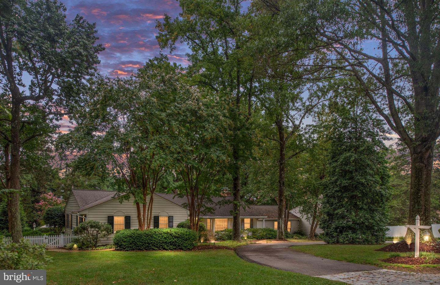 17 NELSON ST, FREDERICKSBURG, Virginia 22405, 3 Bedrooms Bedrooms, 8 Rooms Rooms,3 BathroomsBathrooms,Residential,For sale,17 NELSON ST,VAST2041934 MLS # VAST2041934