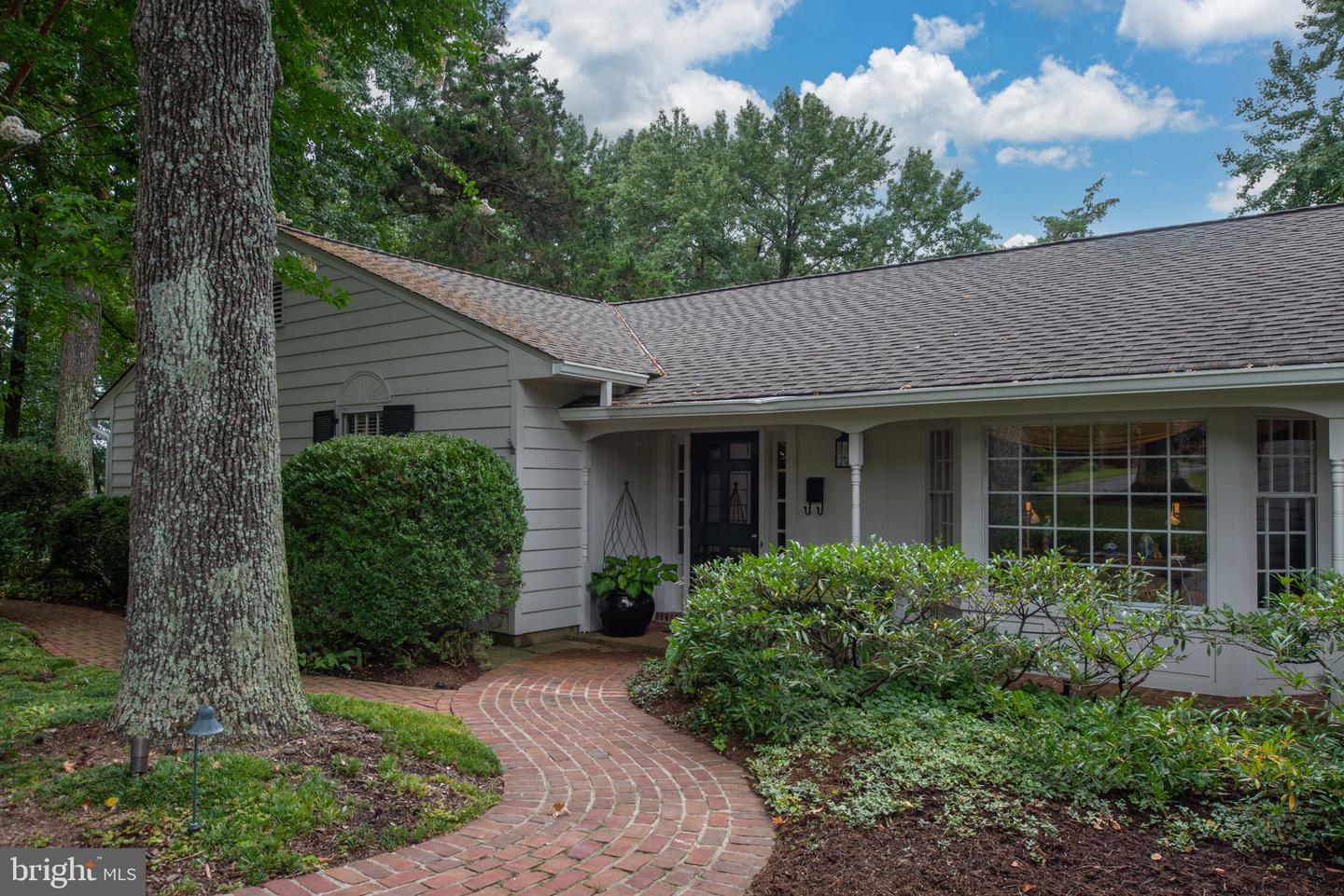 17 NELSON ST, FREDERICKSBURG, Virginia 22405, 3 Bedrooms Bedrooms, 8 Rooms Rooms,3 BathroomsBathrooms,Residential,For sale,17 NELSON ST,VAST2041934 MLS # VAST2041934