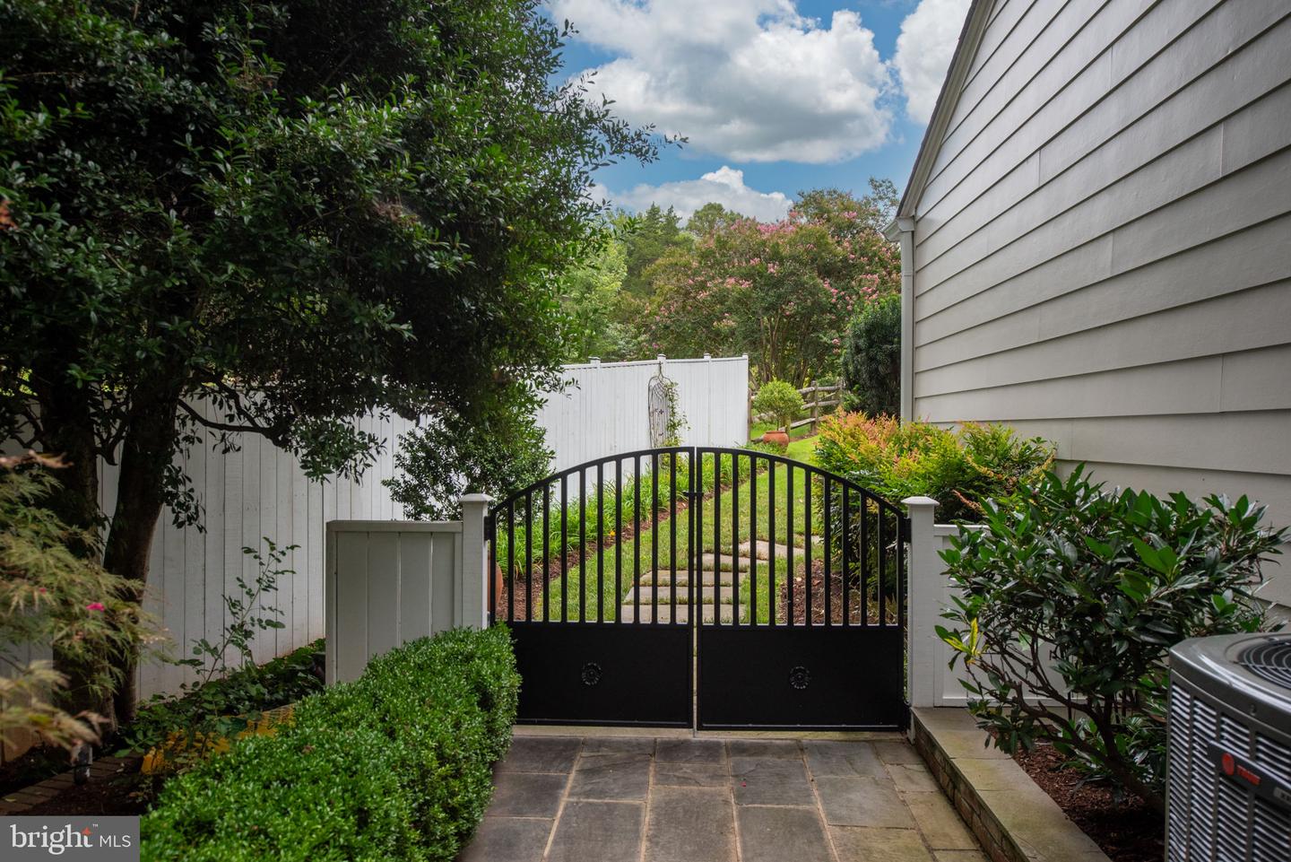 17 NELSON ST, FREDERICKSBURG, Virginia 22405, 3 Bedrooms Bedrooms, 8 Rooms Rooms,3 BathroomsBathrooms,Residential,For sale,17 NELSON ST,VAST2041934 MLS # VAST2041934
