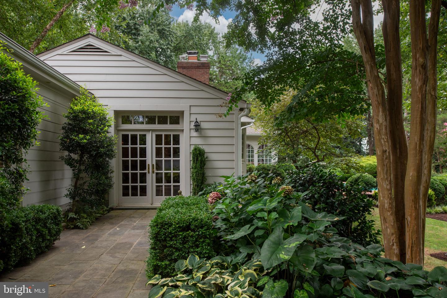 17 NELSON ST, FREDERICKSBURG, Virginia 22405, 3 Bedrooms Bedrooms, 8 Rooms Rooms,3 BathroomsBathrooms,Residential,For sale,17 NELSON ST,VAST2041934 MLS # VAST2041934