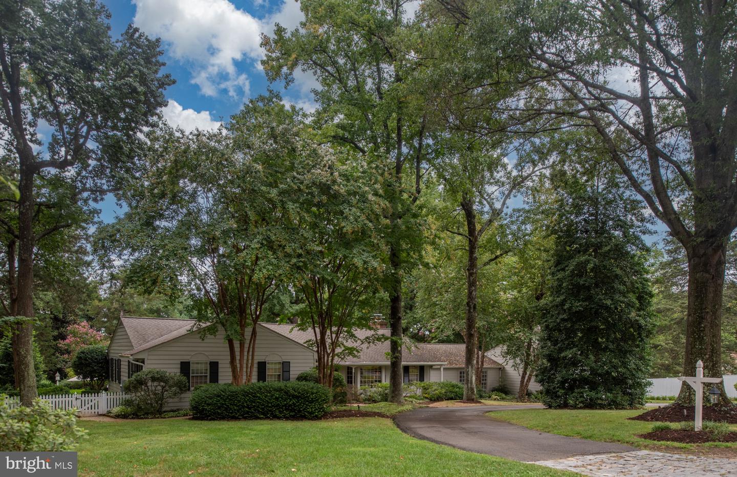 17 NELSON ST, FREDERICKSBURG, Virginia 22405, 3 Bedrooms Bedrooms, 8 Rooms Rooms,3 BathroomsBathrooms,Residential,For sale,17 NELSON ST,VAST2041934 MLS # VAST2041934
