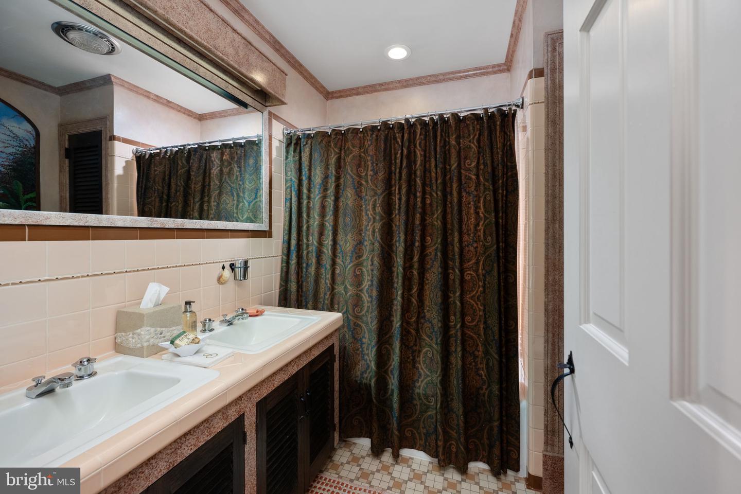 17 NELSON ST, FREDERICKSBURG, Virginia 22405, 3 Bedrooms Bedrooms, 8 Rooms Rooms,3 BathroomsBathrooms,Residential,For sale,17 NELSON ST,VAST2041934 MLS # VAST2041934