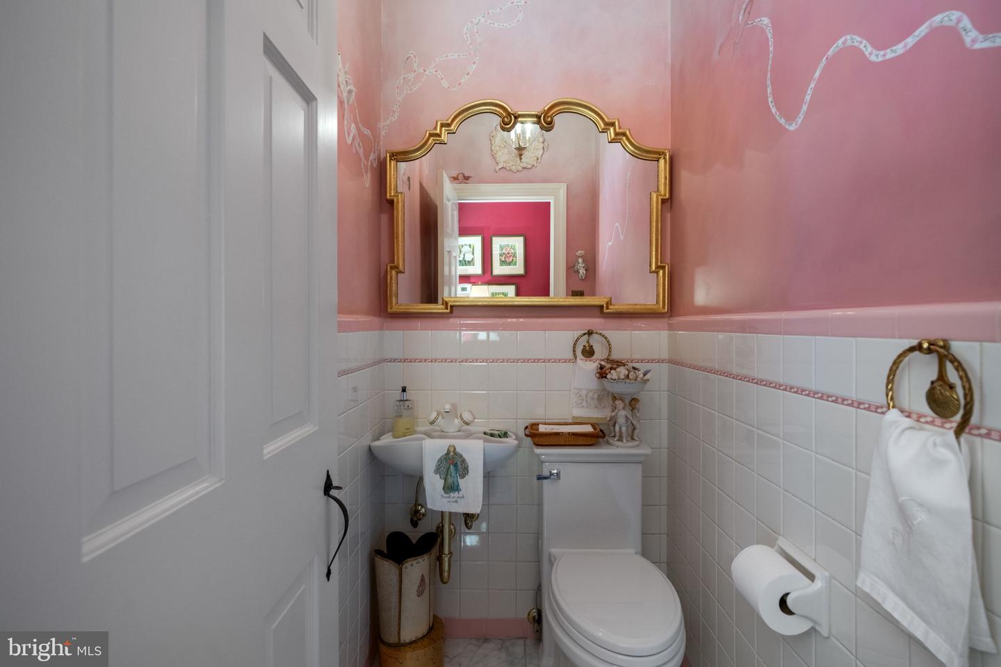 17 NELSON ST, FREDERICKSBURG, Virginia 22405, 3 Bedrooms Bedrooms, 8 Rooms Rooms,3 BathroomsBathrooms,Residential,For sale,17 NELSON ST,VAST2041934 MLS # VAST2041934