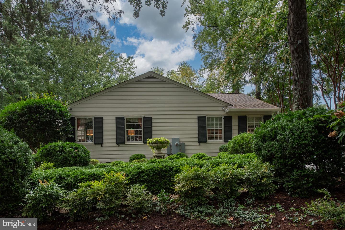 17 NELSON ST, FREDERICKSBURG, Virginia 22405, 3 Bedrooms Bedrooms, 8 Rooms Rooms,3 BathroomsBathrooms,Residential,For sale,17 NELSON ST,VAST2041934 MLS # VAST2041934