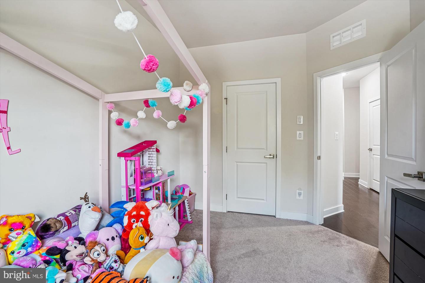 9324 SWEETBAY MAGNOLIA CT, FAIRFAX, Virginia 22031, 4 Bedrooms Bedrooms, ,3 BathroomsBathrooms,Residential,For sale,9324 SWEETBAY MAGNOLIA CT,VAFX2262480 MLS # VAFX2262480
