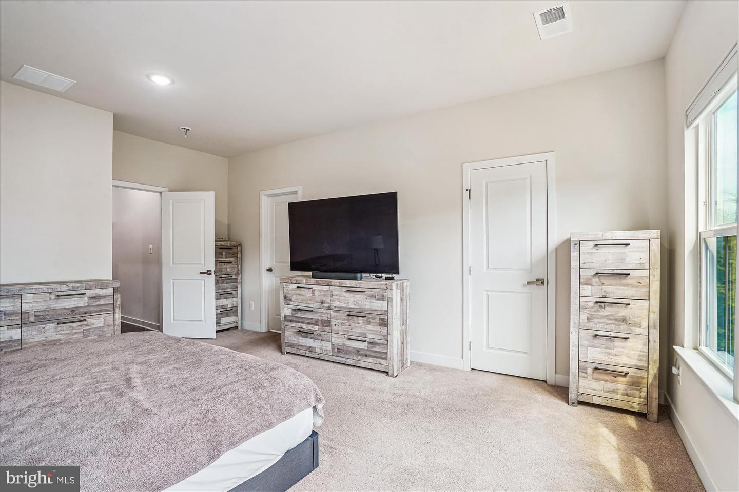 9324 SWEETBAY MAGNOLIA CT, FAIRFAX, Virginia 22031, 4 Bedrooms Bedrooms, ,3 BathroomsBathrooms,Residential,For sale,9324 SWEETBAY MAGNOLIA CT,VAFX2262480 MLS # VAFX2262480