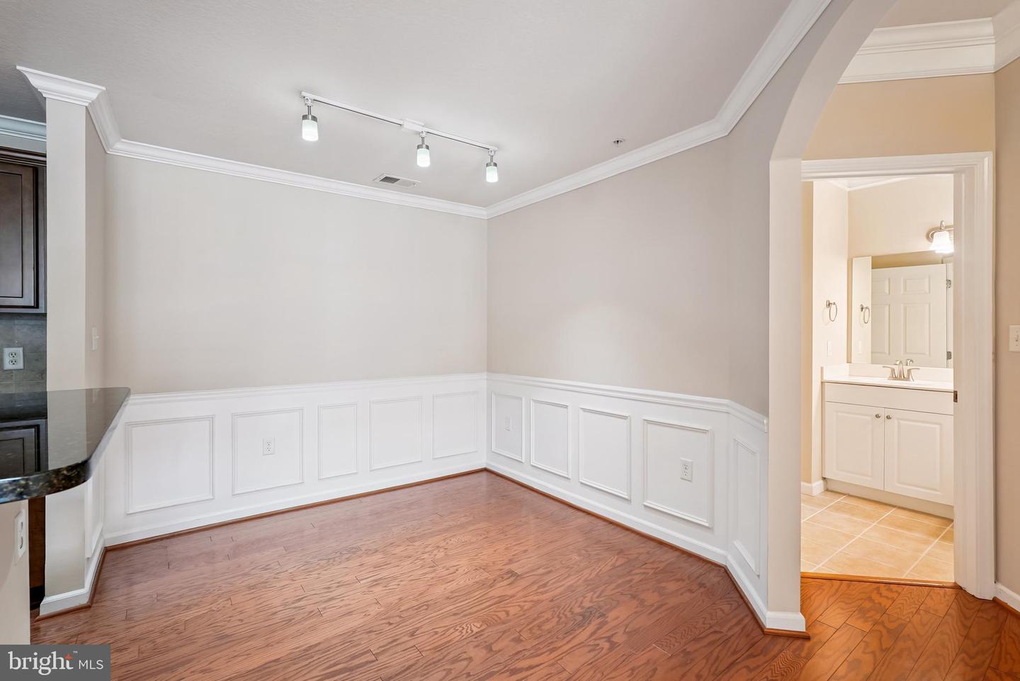 508 SUNSET VIEW TER SE #407, LEESBURG, Virginia 20175, 1 Bedroom Bedrooms, ,1 BathroomBathrooms,Residential,For sale,508 SUNSET VIEW TER SE #407,VALO2105010 MLS # VALO2105010