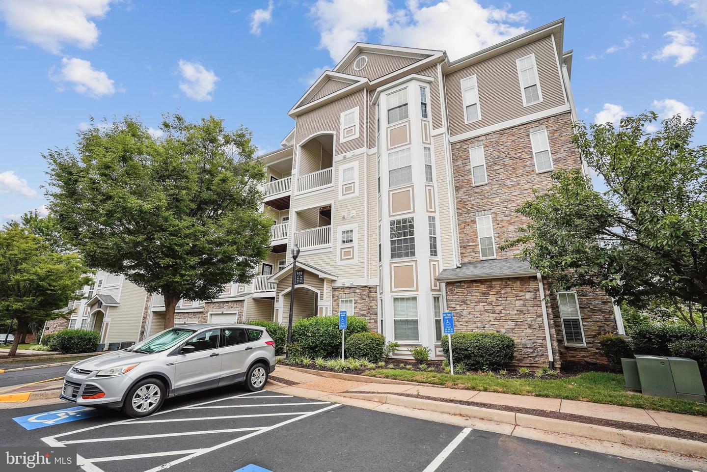 508 SUNSET VIEW TER SE #407, LEESBURG, Virginia 20175, 1 Bedroom Bedrooms, ,1 BathroomBathrooms,Residential,For sale,508 SUNSET VIEW TER SE #407,VALO2105010 MLS # VALO2105010