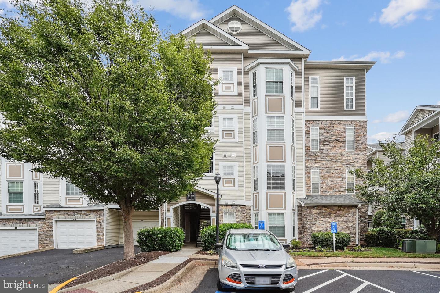 508 SUNSET VIEW TER SE #407, LEESBURG, Virginia 20175, 1 Bedroom Bedrooms, ,1 BathroomBathrooms,Residential,For sale,508 SUNSET VIEW TER SE #407,VALO2105010 MLS # VALO2105010
