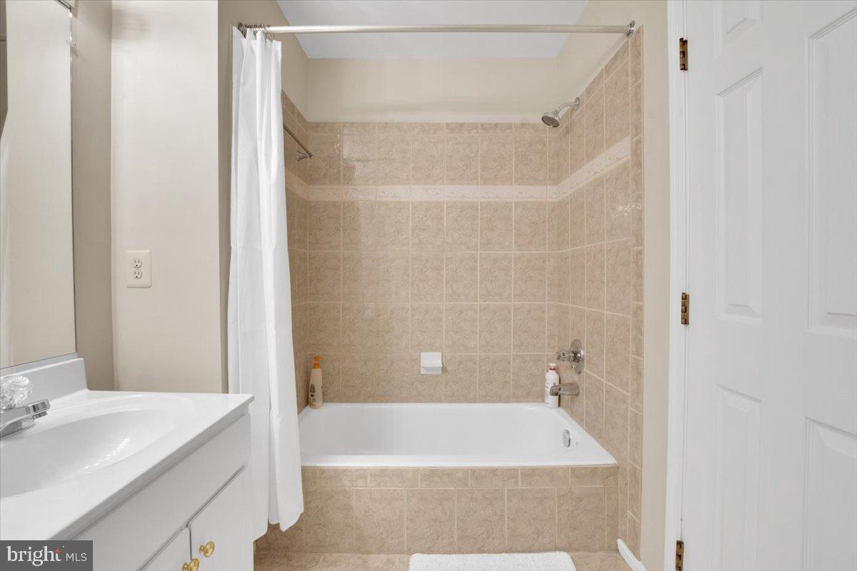 11639 RUMFORD CT, WOODBRIDGE, Virginia 22192, 3 Bedrooms Bedrooms, ,3 BathroomsBathrooms,Residential,For sale,11639 RUMFORD CT,VAPW2102256 MLS # VAPW2102256